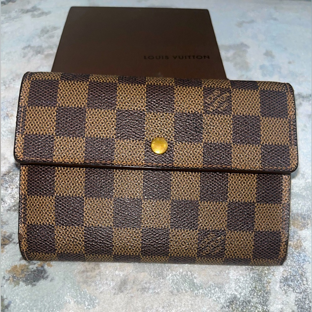 Authentic LOUIS VUITTON passport organizer tri-fold wallet in Damier Ebene